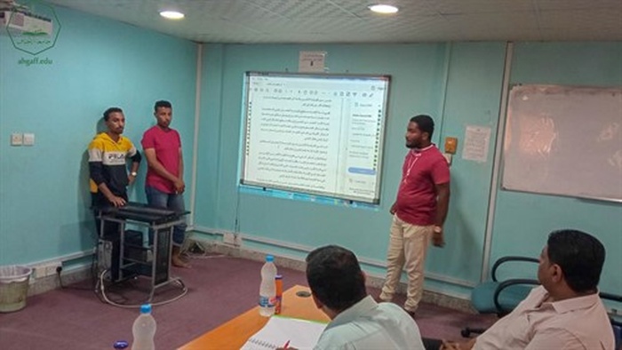 كلية الادارة والاقتصاد بجامعة الاحقاف تقيم مناقشة أبحاث التخرج