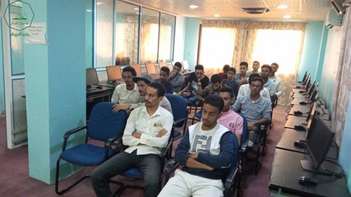 كلية الادارة والاقتصاد بجامعة الاحقاف تقيم مناقشة أبحاث التخرج