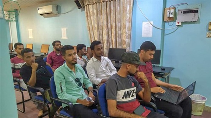 كلية الادارة والاقتصاد بجامعة الاحقاف تقيم مناقشة أبحاث التخرج