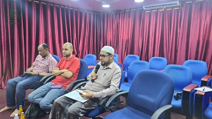 Al-Ahgaff University Alumni Unit holds a meeting with its members to discuss the progress of work in the unit