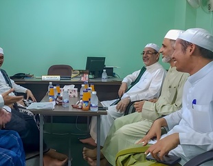 Al-Ahgaff University receives Sheikh/ Muhammad Zaim, Chairman of the Shura Council of of Religious Institutes in Indonesia
