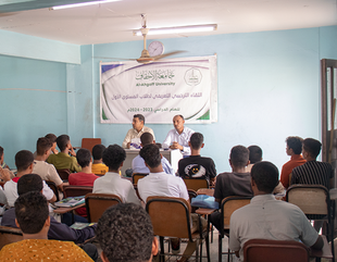 The Faculty of Administration and Economics at Al-Ahgaff University holds a welcome and introductory meeting for first-level students