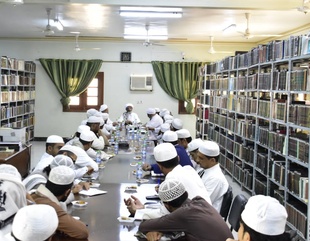 The Faculty of Sharia and Law, Al-Ahgaff University, receives the Shafi’i Mufti in Makkah Al-Mukarramah, the scholar Habib Omar bin Hamid Al-Jilani