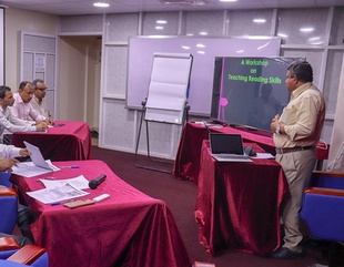 The English Language Unit at Al-Ahgaff University holds a workshop entitled “Strategies for Teaching Reading and Writing in the English Language” under the supervision of the Deanship of Quality and Academic Accreditation