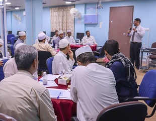The Deanship of Quality and Academic Accreditation at Al-Ahgaff University holds the first workshop entitled “College of Distance Education: Vision - Mission - Objectives”