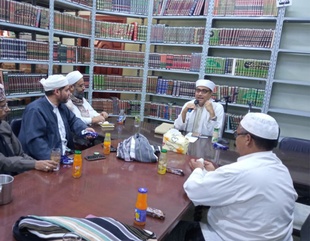 The Dean of the Faculty of Sharia and Law holds a meeting with the faculty members