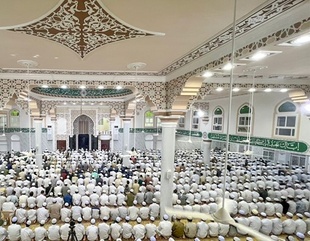 Al-Ahgaff University opens the mosque of the Faculty of Sharia and Law in Tarim