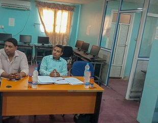 Faculty of Administration and Economics, Al-Ahgaff University, holds the discussion of graduation research
