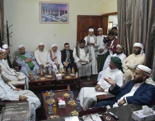 The Minister of Endowments and Guidance visits the Faculty of Sharia and Law at Al-Ahgaff University