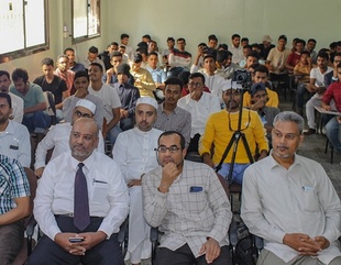 The Faculty of Engineering and Computer Science at Al-Ahgaff University holds the activities of the open day to present the projects of the Faculty students and honor the top performers for the first semester of the academic year 2022-2023.