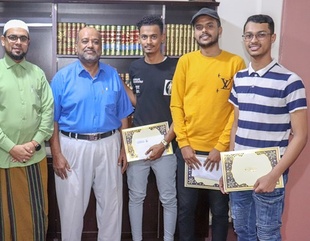 Al-Ahgaff University honors the participants in the success of the university corner at the H.U.I exhibition to introduce university specializations