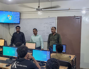 The Faculty of Administration and Economics at Al-Ahgaff University, in coordination with the Graduate Unit and the Hadhramaut Research Center, launching a specific course for fourth-level students majoring in accounting