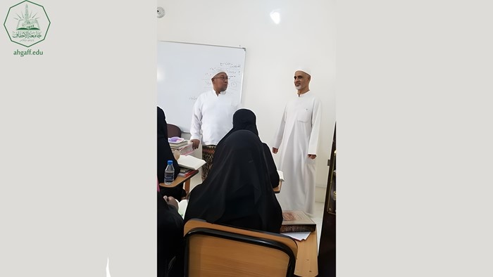 Director of the Office of Al-Ahgaff University in Indonesia on a visit to the Faculty for Girls