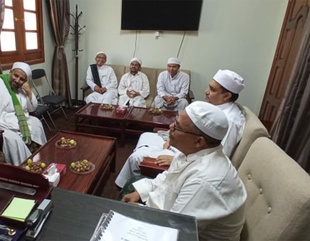 The President of the Darussalam University in Indonesia visits the Faculty of Sharia and Law, Al -Ahgaff University and gives a general lecture for students