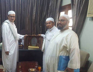 The Dean of the Faculty of Sharia and Law meets the Director of the Office of Al-Ahgaff University in Indonesia