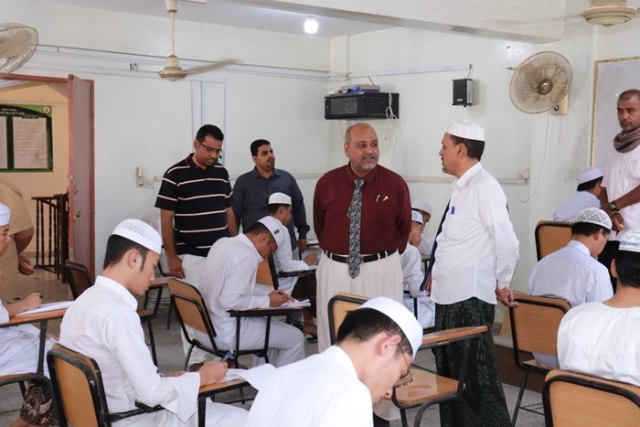 University Secretary-General Launches First-Semester Examinations at the Faculty of Sharia and Law in Mukalla