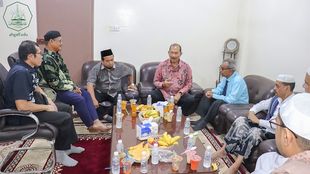 Indonesian Ambassador to Yemen and Oman on an official visit to Al-Ahgaff University