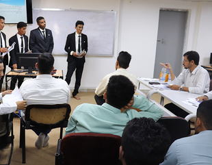 Accounting Department at Al-Ahgaff University Discusses Graduation Research Projects