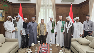 President of Al-Ahgaff University Visits Indonesian Deputy Minister of Foreign Affairs Anis Matta