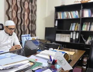 Al-Ahgaff University participates in the first international scientific conference on education and sustainable development at Al-Mahra University, represented by researcher Dr. Hashem Alawi Muqaibel