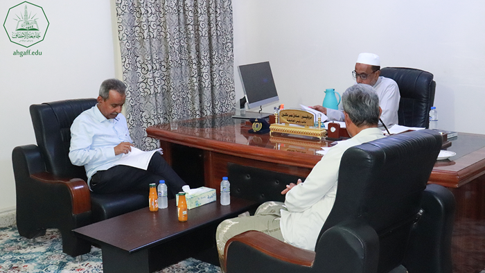 Al-Ahgaff University Faculty of Graduate Studies Council holds its January meeting