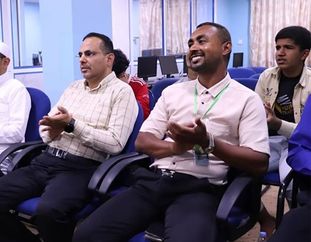 Hadramout Research Center hosts a graduation research discussion event for the twelfth batch of the English Language Diploma program in the presence of the Director General of the Ministry of Technical Education and Vocational Training Office