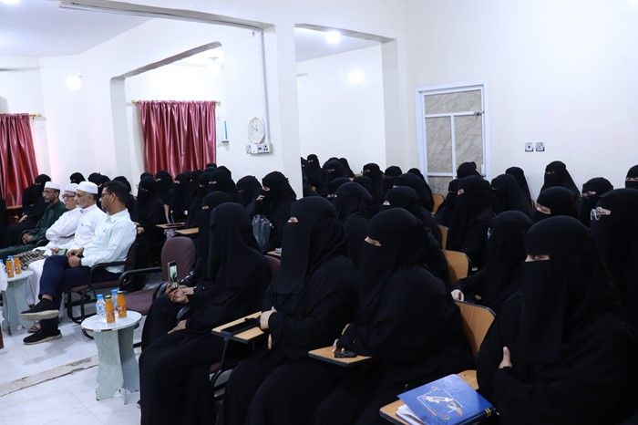 Awareness Lecture on Cyber Extortion Held at the Faculty of Women of Al-Ahgaff University