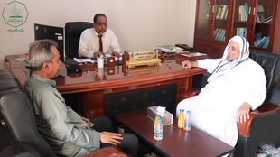 The Vice President of Al-Ahgaff University receives the Chairman of the Board of Trustees of Al-Wasatiyah University