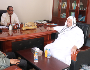 The Vice President of Al-Ahgaff University receives the Chairman of the Board of Trustees of Al-Wasatiyah University