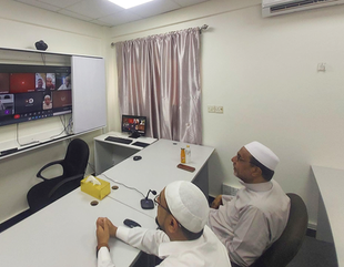 The Vice President of Al-Ahgaff University meets with the university's graduates in Malaysia online, in coordination with the university's Alumni Unit