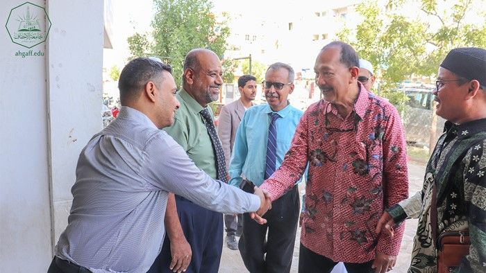 The Faculty of Management and Economics hosts an honoring function with the Indonesian Ambassador to Yemen and Oman in attendance.