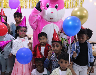 A ceremony honoring orphans is organized by the faculty of women at Al-Ahgaff University.