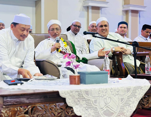 Professor Abdullah Baharoon Participates in Academic Symposium on Indonesian Society and Artificial Intelligence