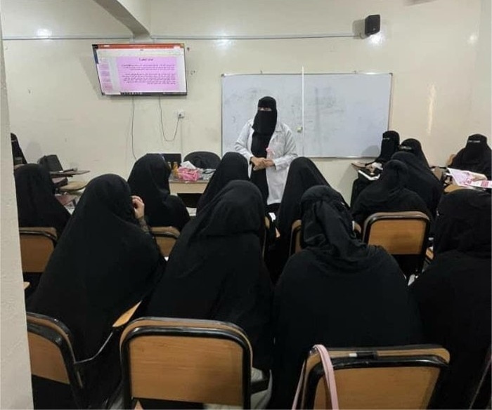 Al-Ahgaff University’s Faculty of Women Holds Awareness Lecture in Observance of Pink October for Breast Cancer Awareness