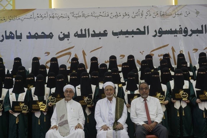 Al-Ahgaff University’s Faculty of Women Celebrates the Graduation of Its 26th Cohort in Islamic Studies and Computer Science