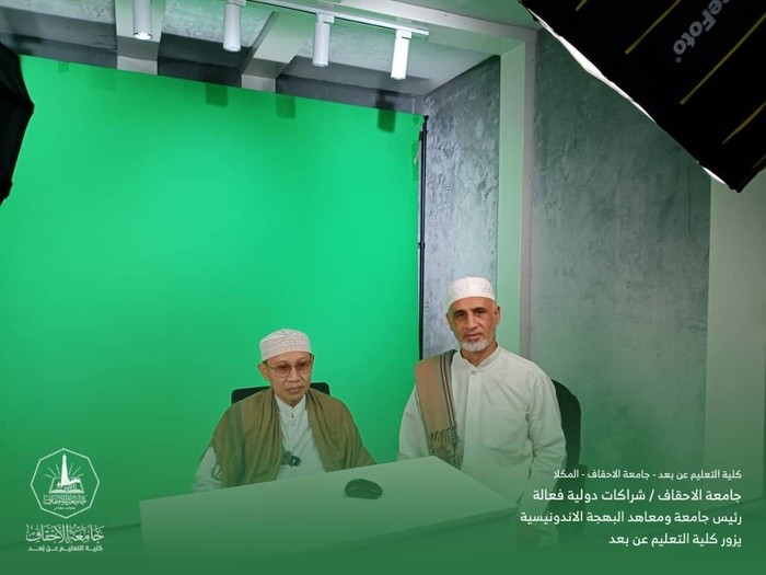 President of Al-Bahjah University and Institutes in Indonesia Visits the Faculty of Distance Education at Al-Ahgaff University
