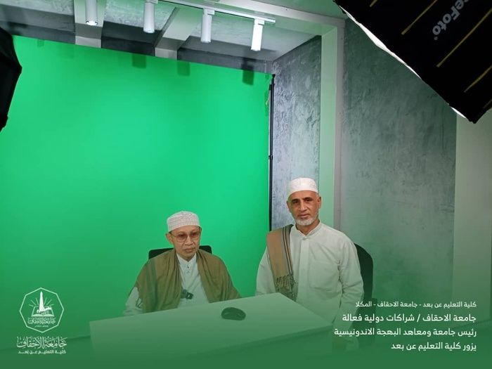 President of Al-Bahjah University and Institutes in Indonesia Visits the Faculty of Distance Education at Al-Ahgaff University